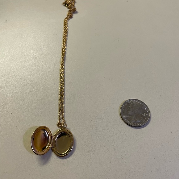 Small Locket - Picture 2 of 2